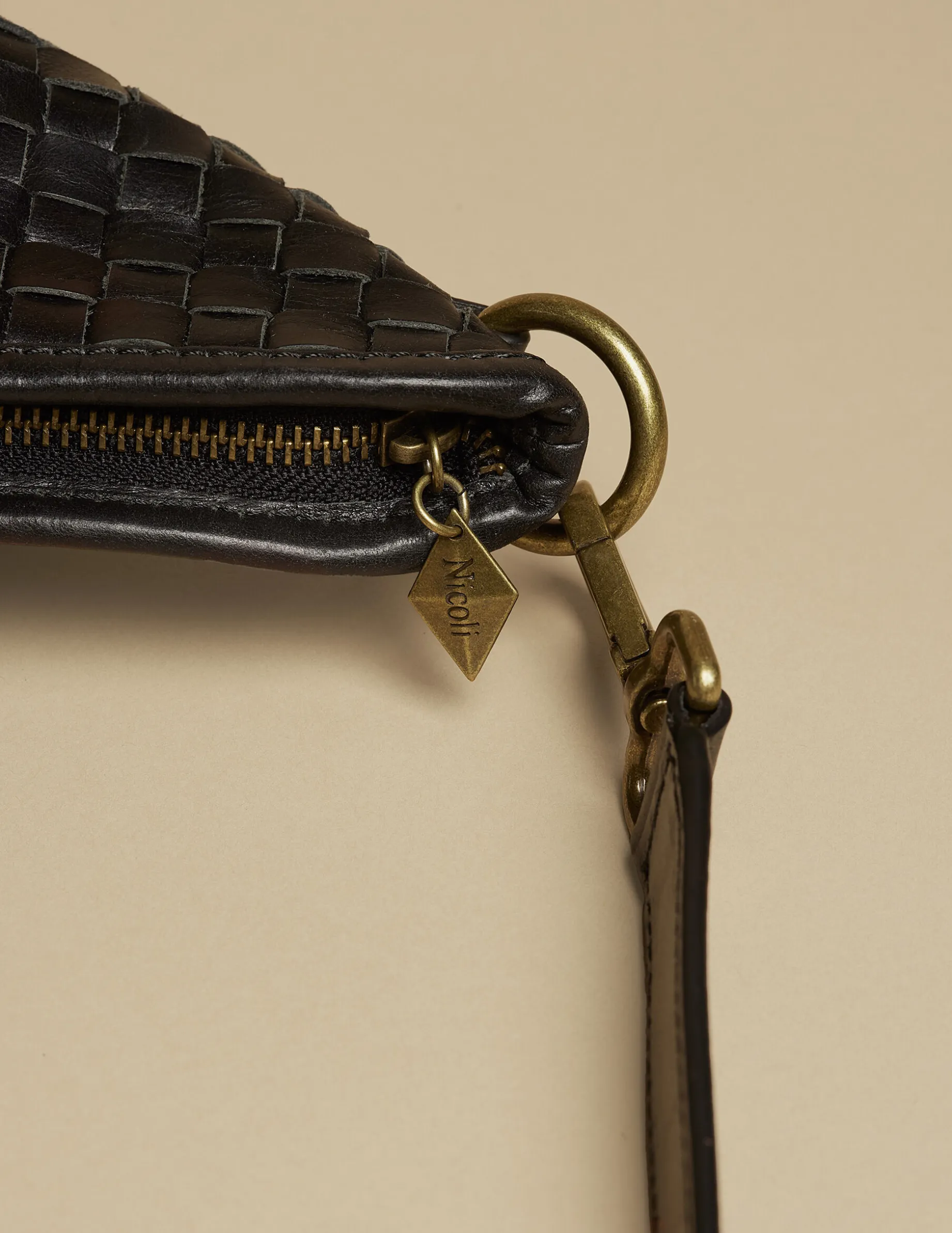 Fashion NÍCOLI BOLSO TRENZADO NEGRO