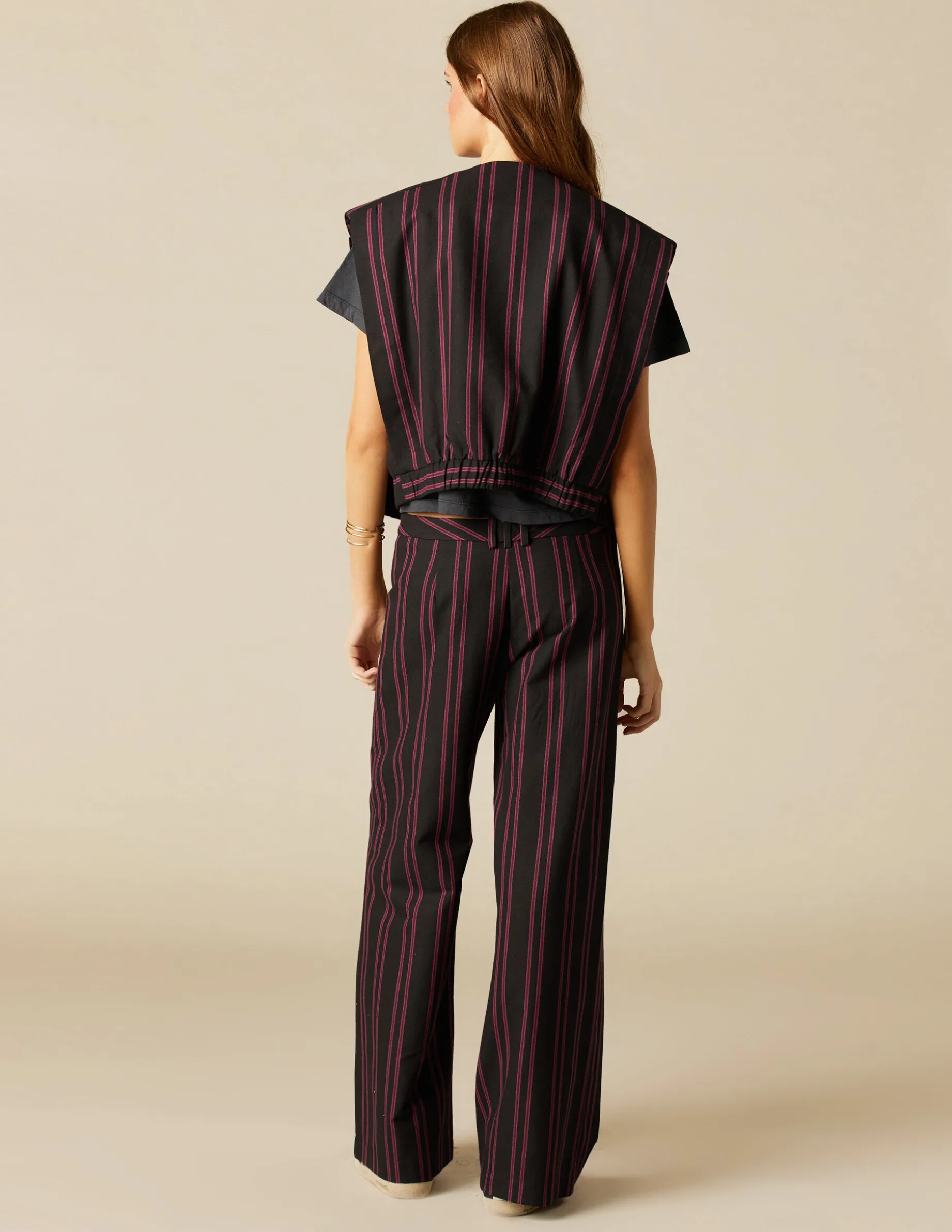 Cheap NÍCOLI CHALECO NEGRO RAYA Mora