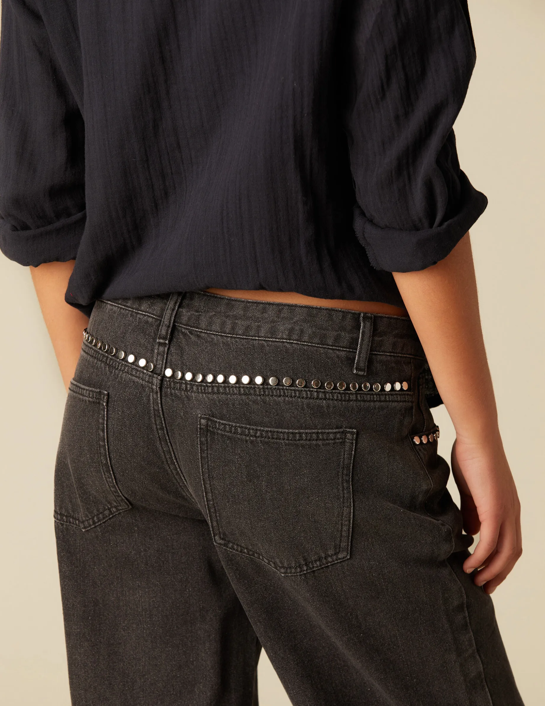 Fashion NÍCOLI PANTALÓN TACHUELAS GRIS